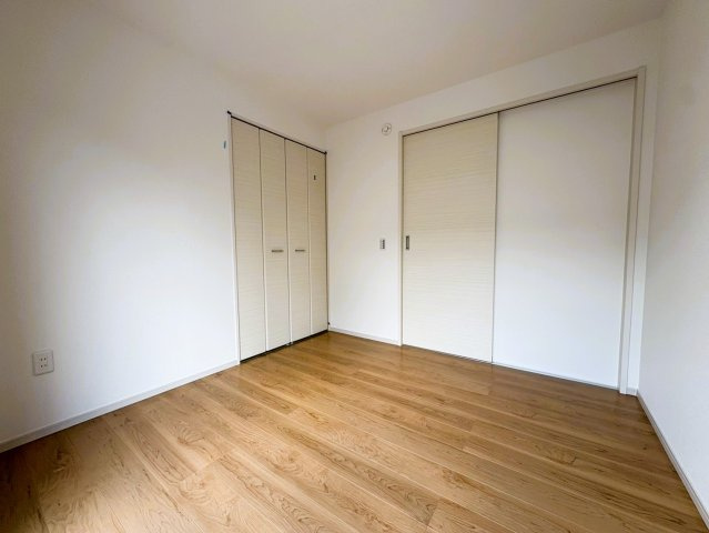 鶏冠井町沢ノ東の洋室