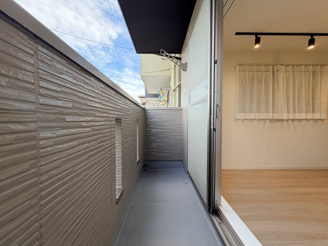 【バルコニー】 | 小田急線「千歳船橋」中古戸建