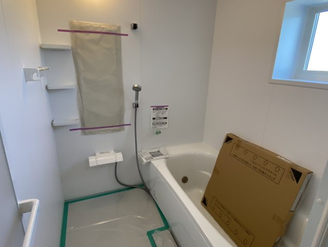 西条市飯岡　中古住宅の浴室