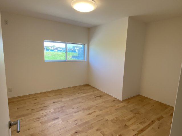 西条市飯岡　中古住宅の洋室