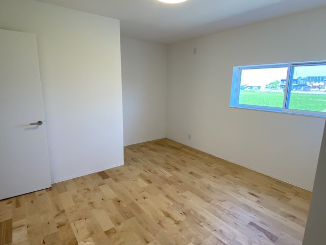 西条市飯岡　中古住宅の洋室