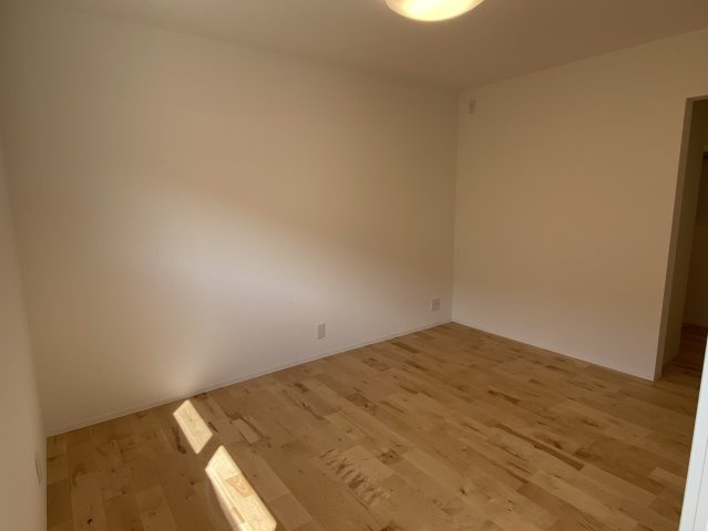 西条市飯岡　中古住宅の洋室