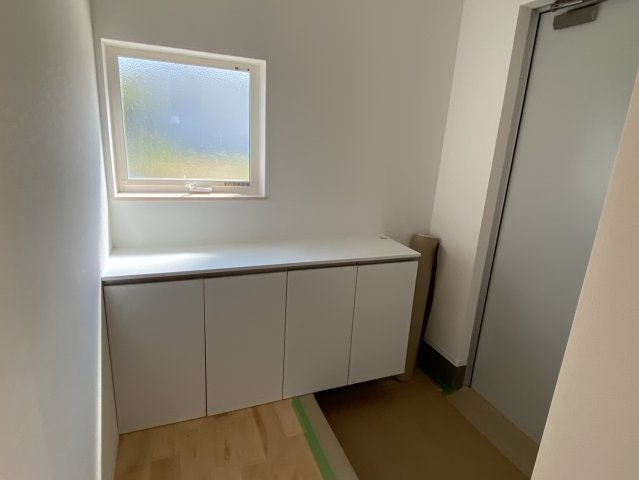 西条市飯岡　中古住宅の玄関