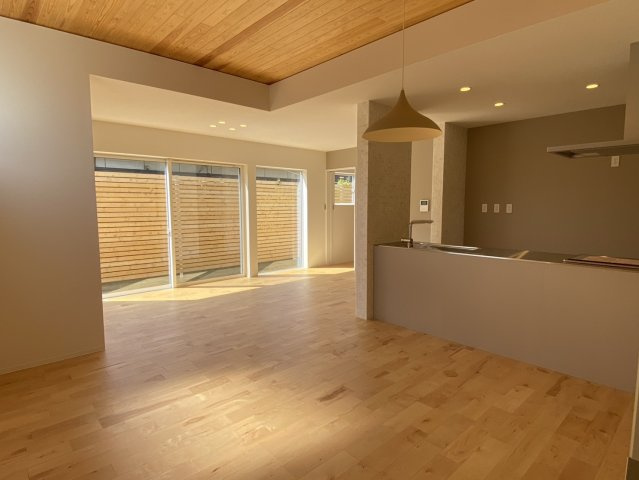 西条市飯岡　中古住宅の居間・リビング