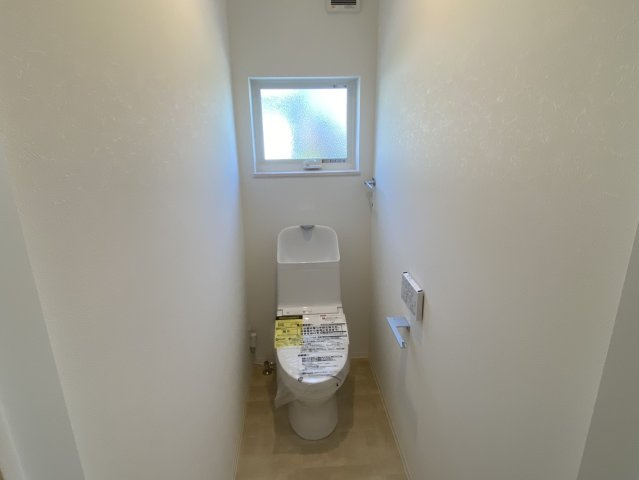 西条市飯岡　中古住宅のトイレ