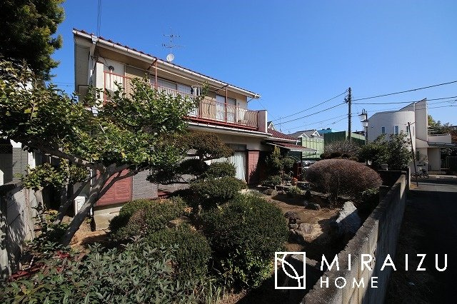 【外観】 | 運転が不安な方も安心な前面道路、きちんと幅員のある道路は女性にも安心です。整備されている道路は気持ちも良いですね♪
