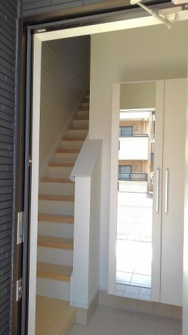 ネオサニーＶ　　刈谷市近郊の賃貸はクラスホームの玄関|明るい玄関です