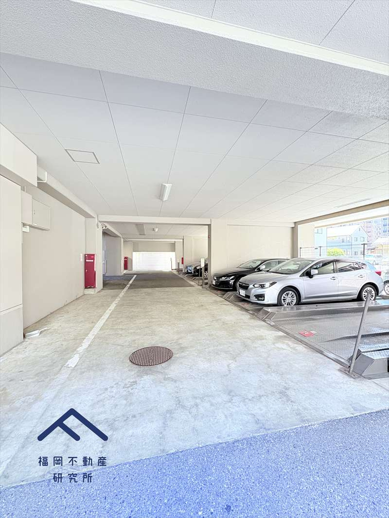 エクレール駅前白木原の駐車場