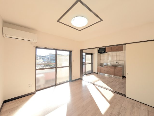 プルミエールBの居間・リビング