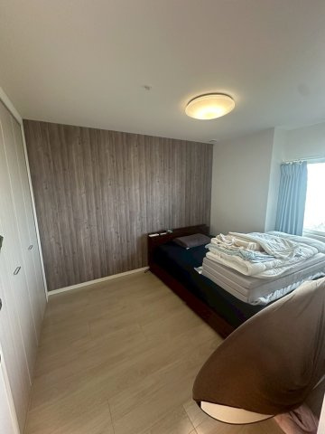 豊見城市字豊見城の中古マンションの洋室|ゆったりとした主寝室・クローゼット収納付き