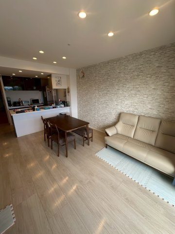 豊見城市字豊見城の中古マンションの居間・リビング|明るく広々としたLDK