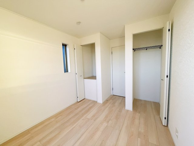 新築戸建・建売　郡山市大槻町字三角田　CRADLE GARDEN　全5棟の洋室|棚付きクローゼットは衣類だけでなくバッグや帽子も綺麗に収まる収納力が魅力です！