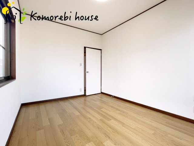 鴻巣市宮前　中古一戸建ての寝室|広くて明るい寝室