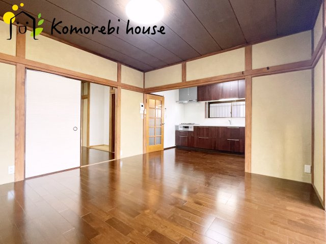 鴻巣市宮前　中古一戸建ての居間・リビング|こちらのリビングで趣味の時間をお楽しみください