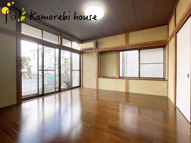 鴻巣市宮前　中古一戸建ての居間・リビング|ゆったり過ごせるリビングです