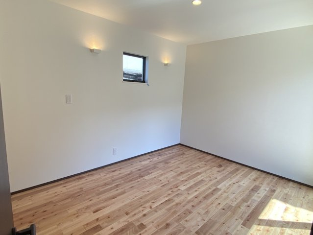 西条市福武甲　中古住宅の洋室