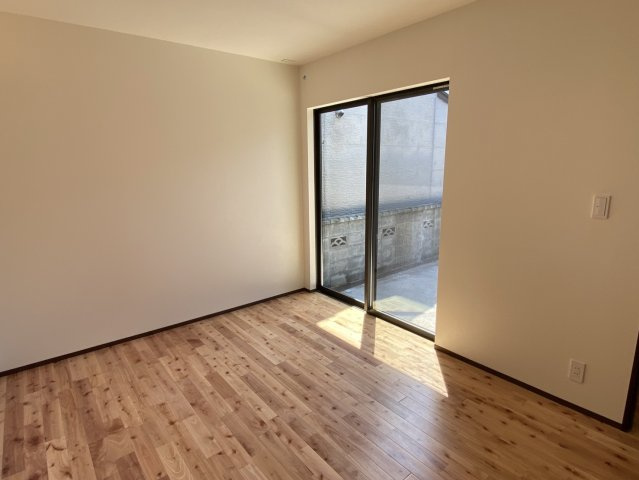 西条市福武甲　中古住宅の洋室