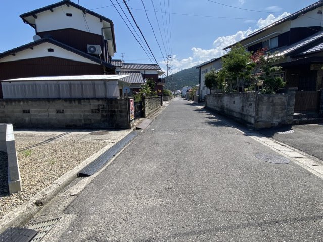 西条市福武甲　中古住宅の前面道路含む現地写真