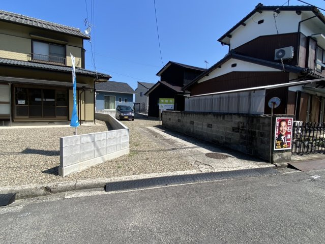 西条市福武甲　中古住宅の前面道路含む現地写真
