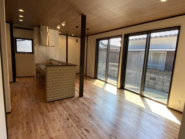 西条市福武甲　中古住宅の居間・リビング