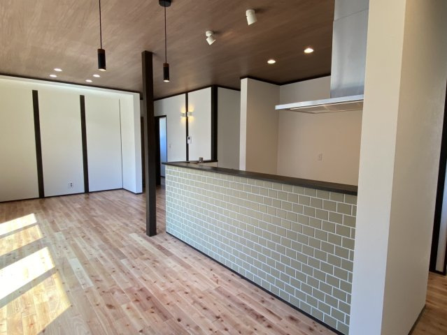 西条市福武甲　中古住宅の居間・リビング