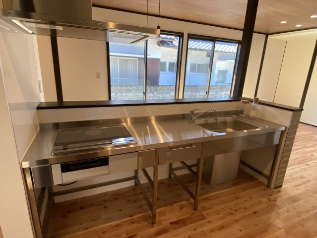 西条市福武甲　中古住宅のキッチン