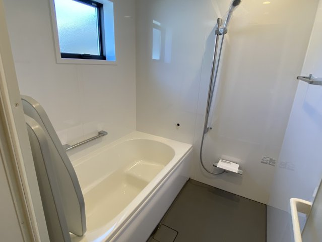 西条市福武甲　中古住宅の浴室