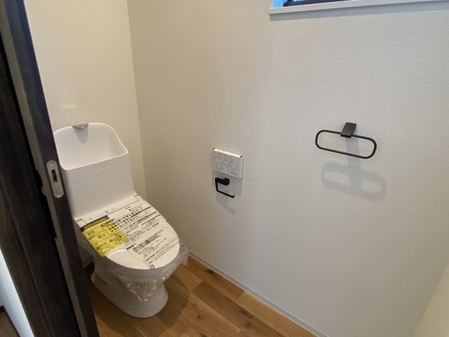 西条市福武甲　中古住宅のトイレ
