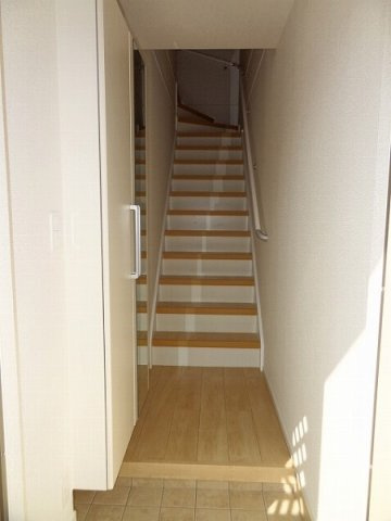 ルピナス・リバーＡの玄関