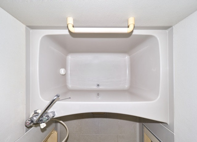 【浴室】 | セピアコート | 高温差し湯式です。