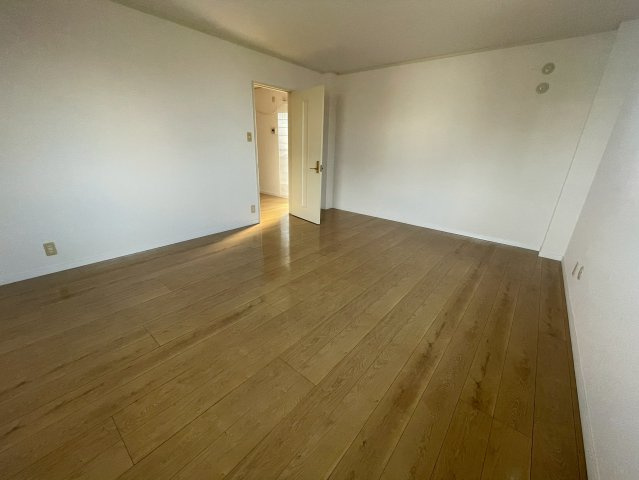 【居間・リビング】 | ファミールHIRO C | 広々リビング、快適空間