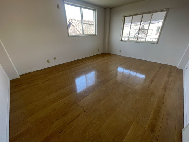 【洋室】 | ファミールHIRO C | 使い方は色々、自由自在のシンプル空間