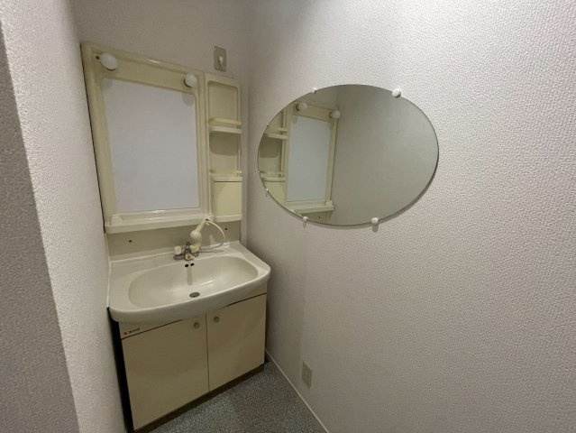 【洗面所】 | ファミールHIRO C | 鏡の向こうに、すっきり整うわたしの時間