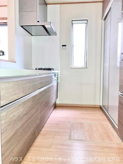 下矢切戸建のキッチン