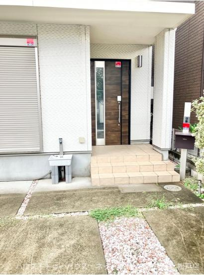 下矢切戸建のエントランス