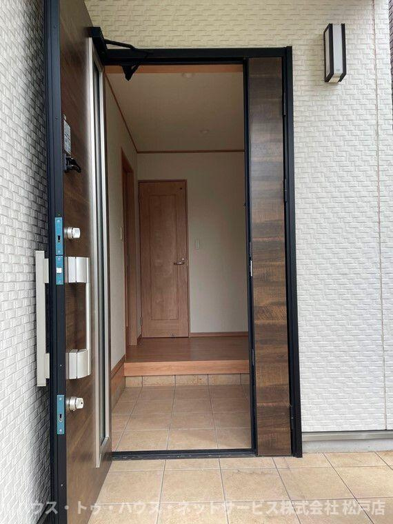 下矢切戸建の玄関