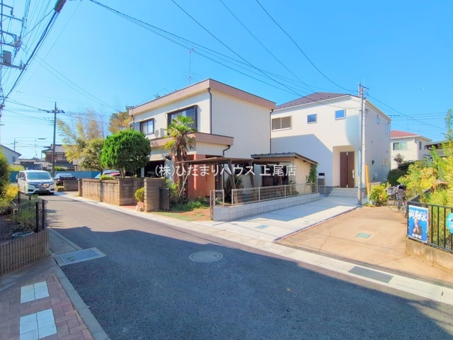 見沼区南中丸　新築戸建　リーブルガーデン01の前面道路含む現地写真