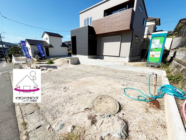 並列駐車可能♪来客時にも便利な駐車場です。