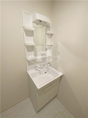 【洗面所】 | 蕨市北町１丁目戸建西側宅 | スペースが確保できる洗面所です