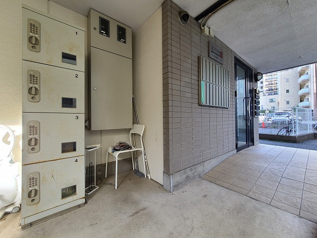 アクシーズⅦのロビー|★１階共用部に宅配ボックスを完備しています。★