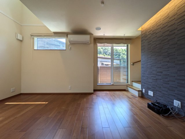 住林の注文住宅な【緑区鴨居町】中古戸建の居間・リビング