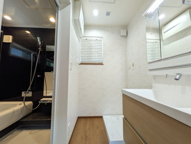 住林の注文住宅な【緑区鴨居町】中古戸建の脱衣所