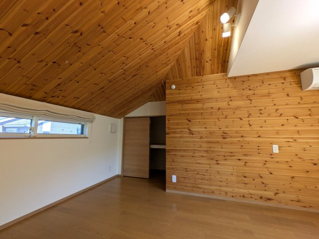 住林の注文住宅な【緑区鴨居町】中古戸建の洋室|コンパクトで使いやすい洋室です