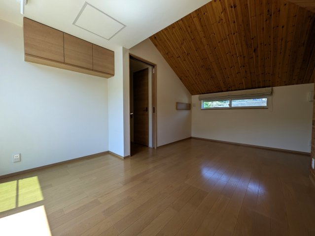 住林の注文住宅な【緑区鴨居町】中古戸建の洋室|明るい洋室です