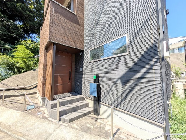 住林の注文住宅な【緑区鴨居町】中古戸建の外観|落ち着いた雰囲気の外観です
