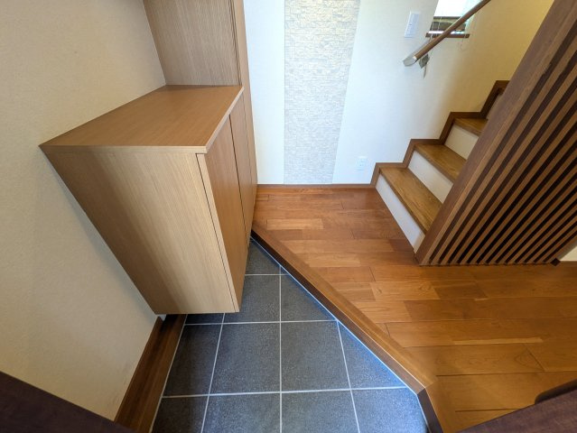 住林の注文住宅な【緑区鴨居町】中古戸建の玄関|玄関です