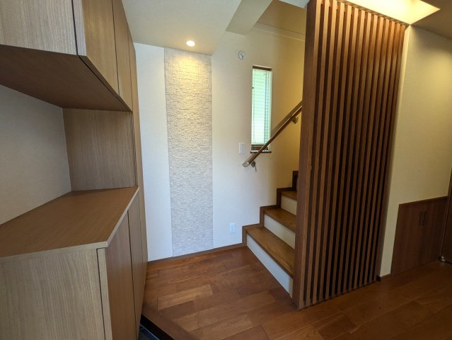 住林の注文住宅な【緑区鴨居町】中古戸建の玄関|毎日通る玄関はこちらです