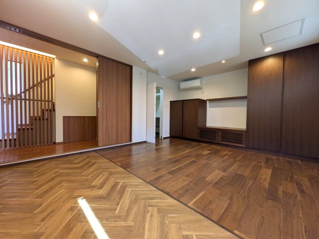 住林の注文住宅な【緑区鴨居町】中古戸建の洋室|ゆったりした洋室です