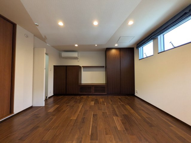 住林の注文住宅な【緑区鴨居町】中古戸建の洋室|明るい洋室です