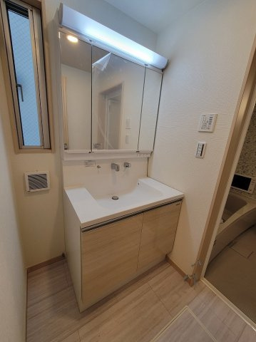 横浜市保土ケ谷区新桜ケ丘1丁目 中古戸建て【仲介手数料無料】の独立洗面台